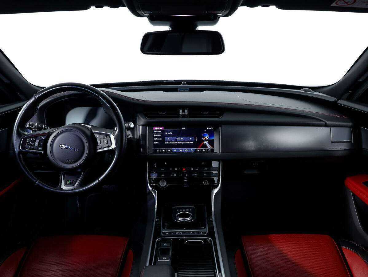 Jaguar XF б/у, 2017, Автоматическая. Фото: #9