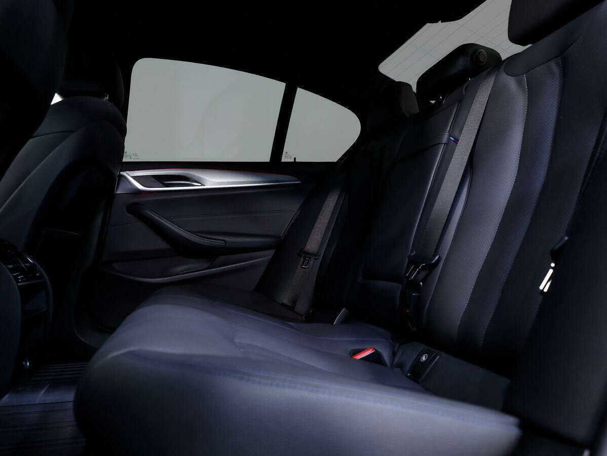 БМВ 5 серии б/у, 2018, Автоматическая. Фото: #10