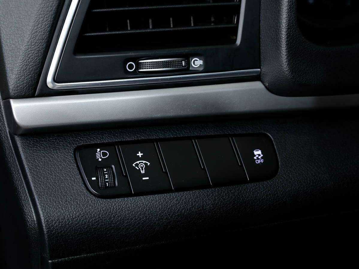 Hyundai Elantra б/у, 2018, Механическая. Фото: #12