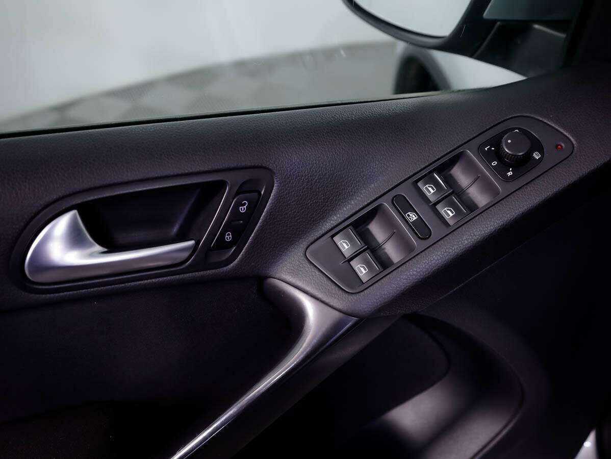 Volkswagen Tiguan б/у, 2012, Механическая. Фото: #11