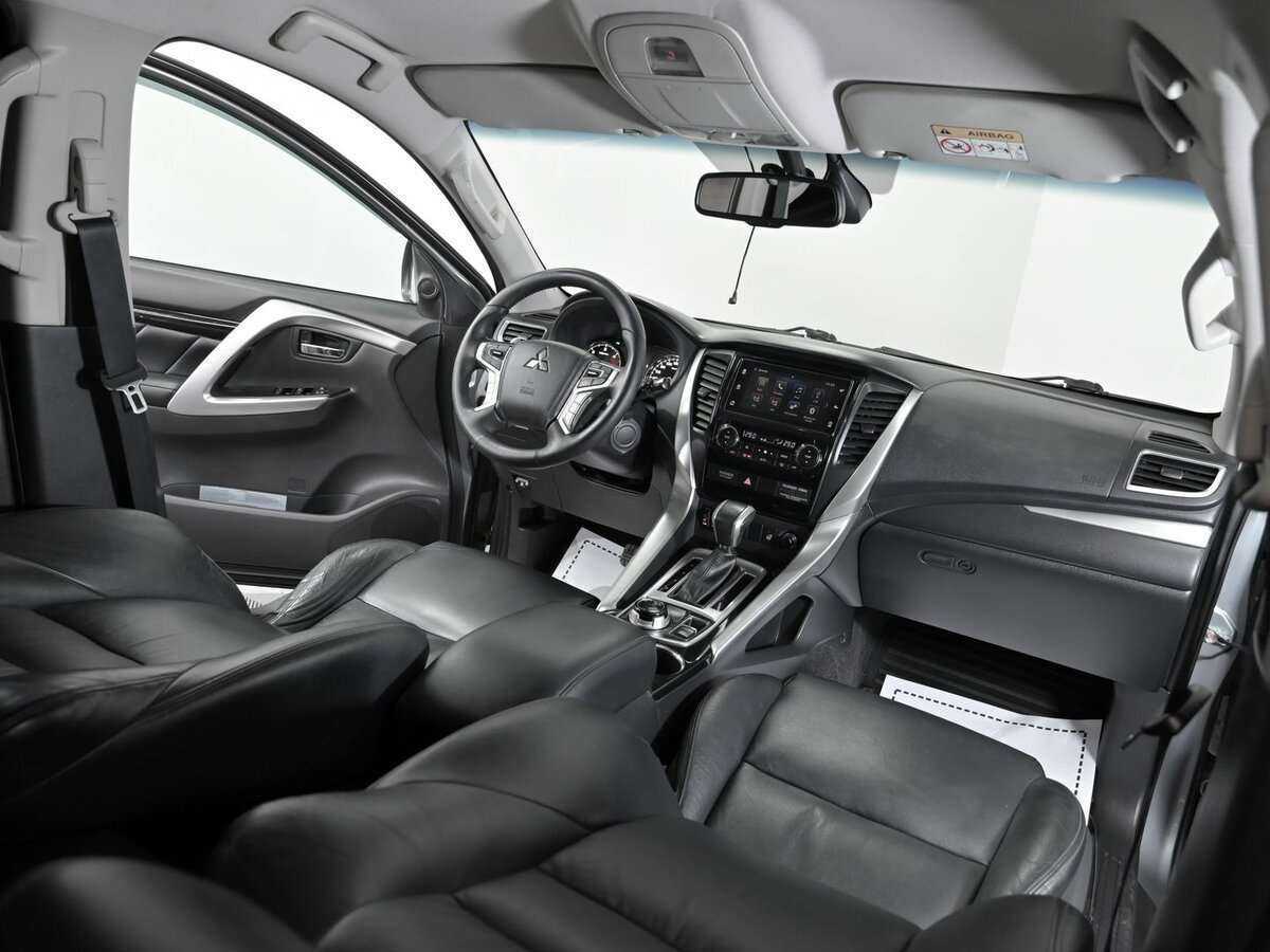 Митсубиши Паджеро Спорт б/у, 2017, Автоматическая. Фото: #4