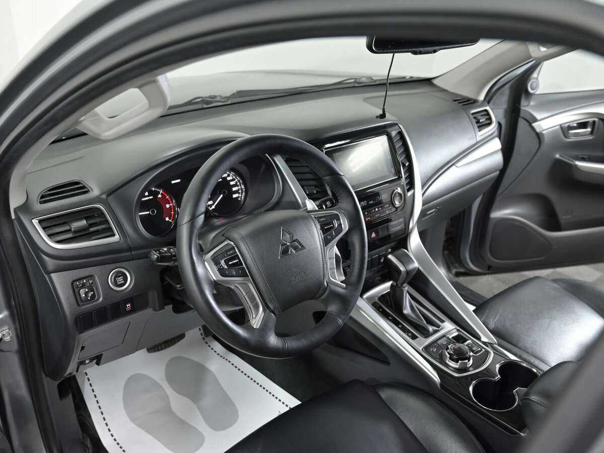 Митсубиши Паджеро Спорт б/у, 2017, Автоматическая. Фото: #7