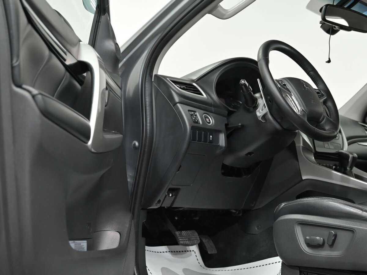 Митсубиши Паджеро Спорт б/у, 2017, Автоматическая. Фото: #8