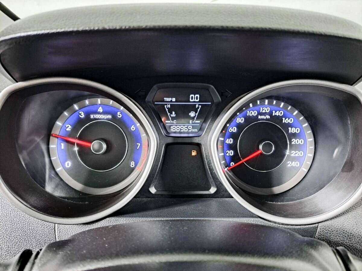 Hyundai Elantra б/у, 2015, Механическая. Фото: #12