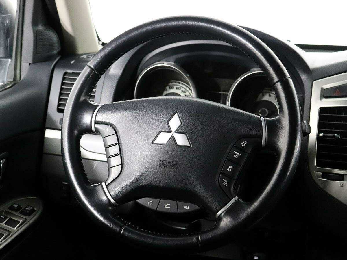 Митсубиши Паджеро б/у, 2015, Автоматическая. Фото: #9