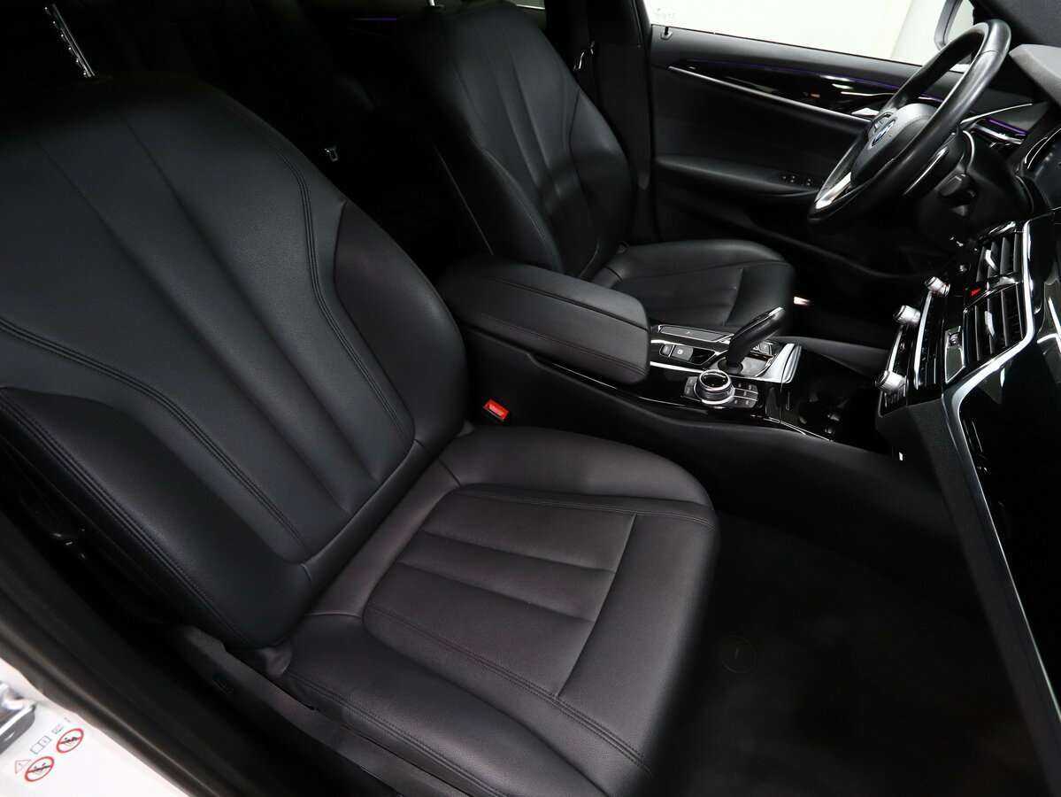 БМВ 5 серии б/у, 2017, Автоматическая. Фото: #8