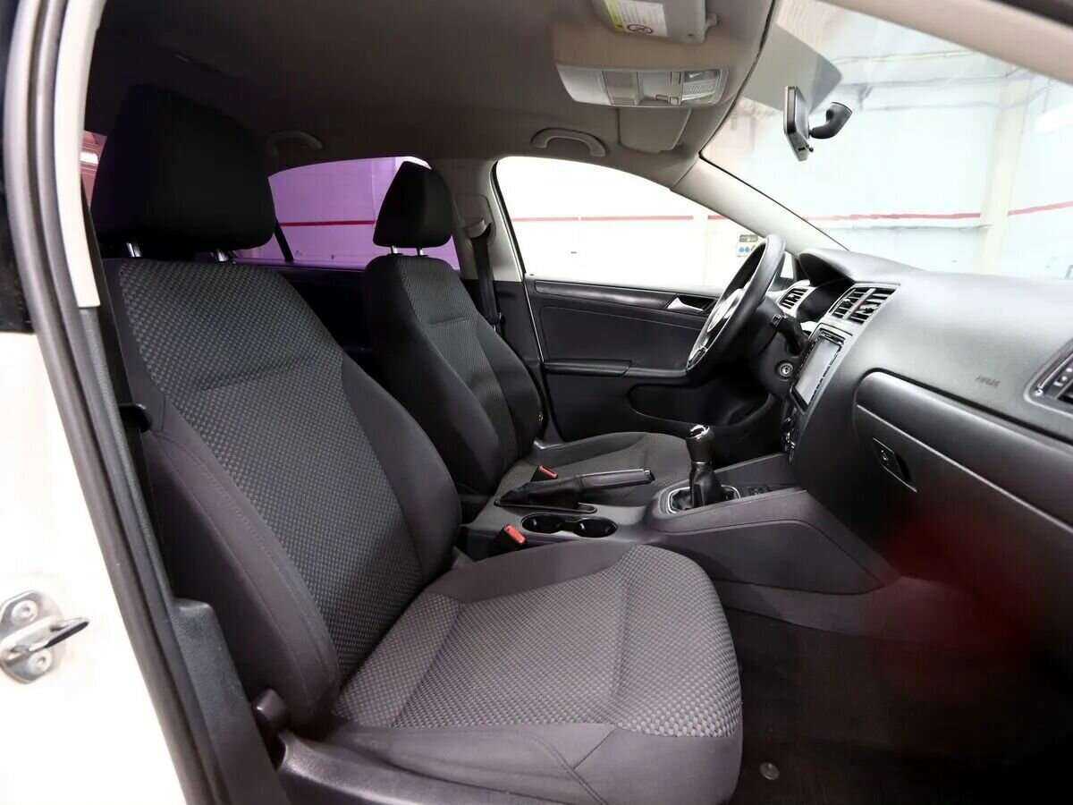 Volkswagen Jetta б/у, 2013, Механическая. Фото: #6