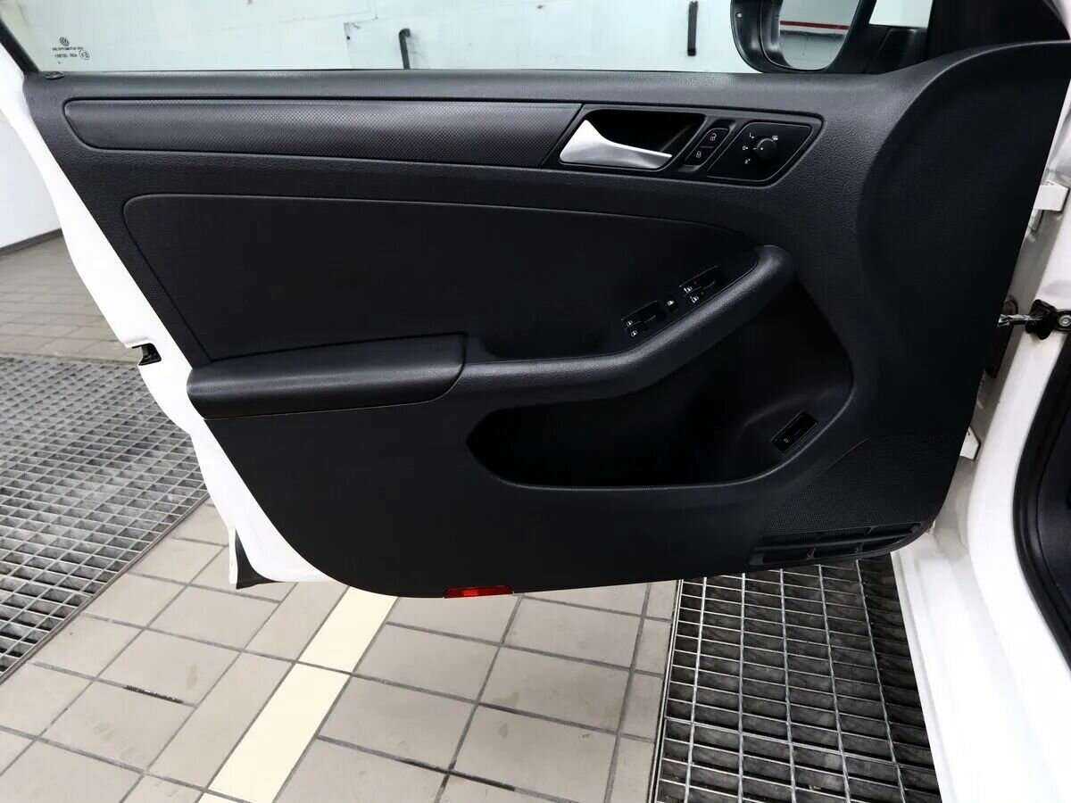 Volkswagen Jetta б/у, 2013, Механическая. Фото: #11