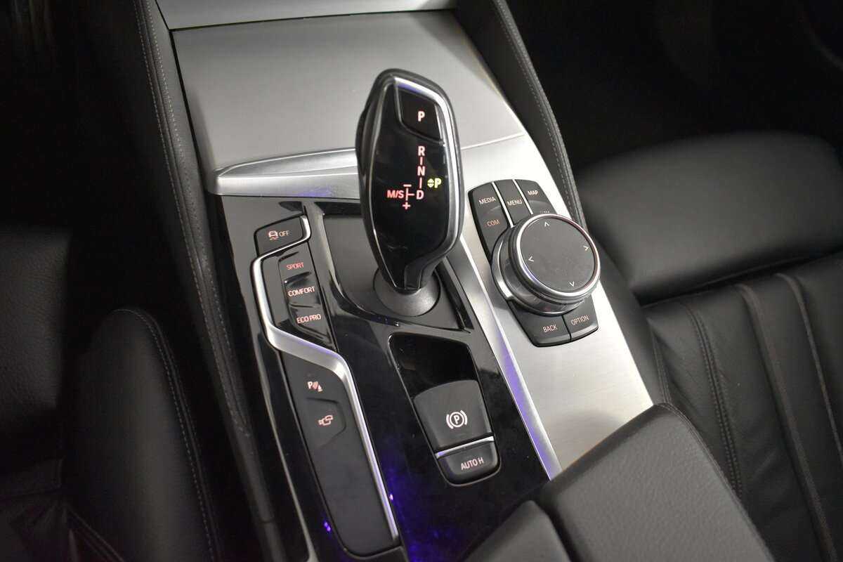 БМВ 5 серии б/у, 2018, Автоматическая. Фото: #16