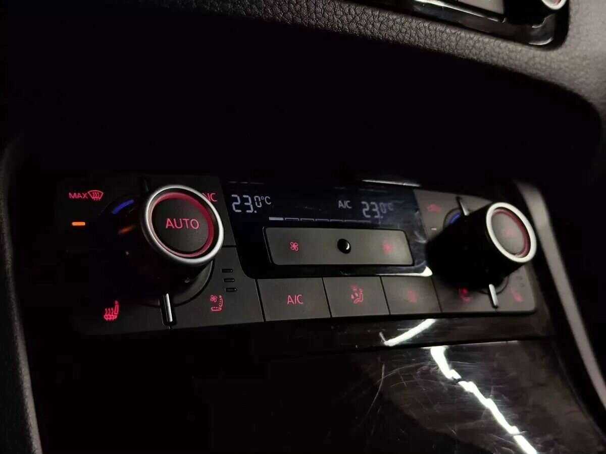 Volkswagen Touareg б/у, 2014, Автоматическая. Фото: #16