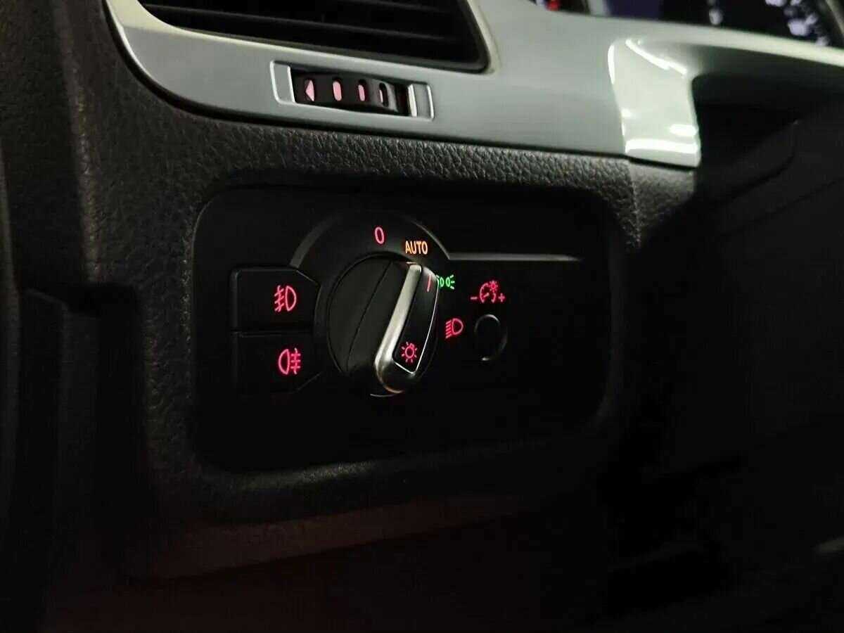 Volkswagen Touareg б/у, 2014, Автоматическая. Фото: #18