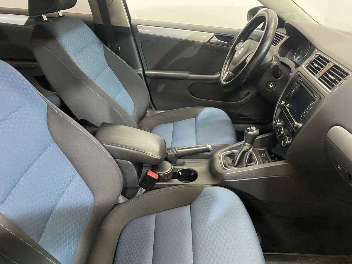 Volkswagen Jetta б/у, 2013, Механическая. Фото: #7