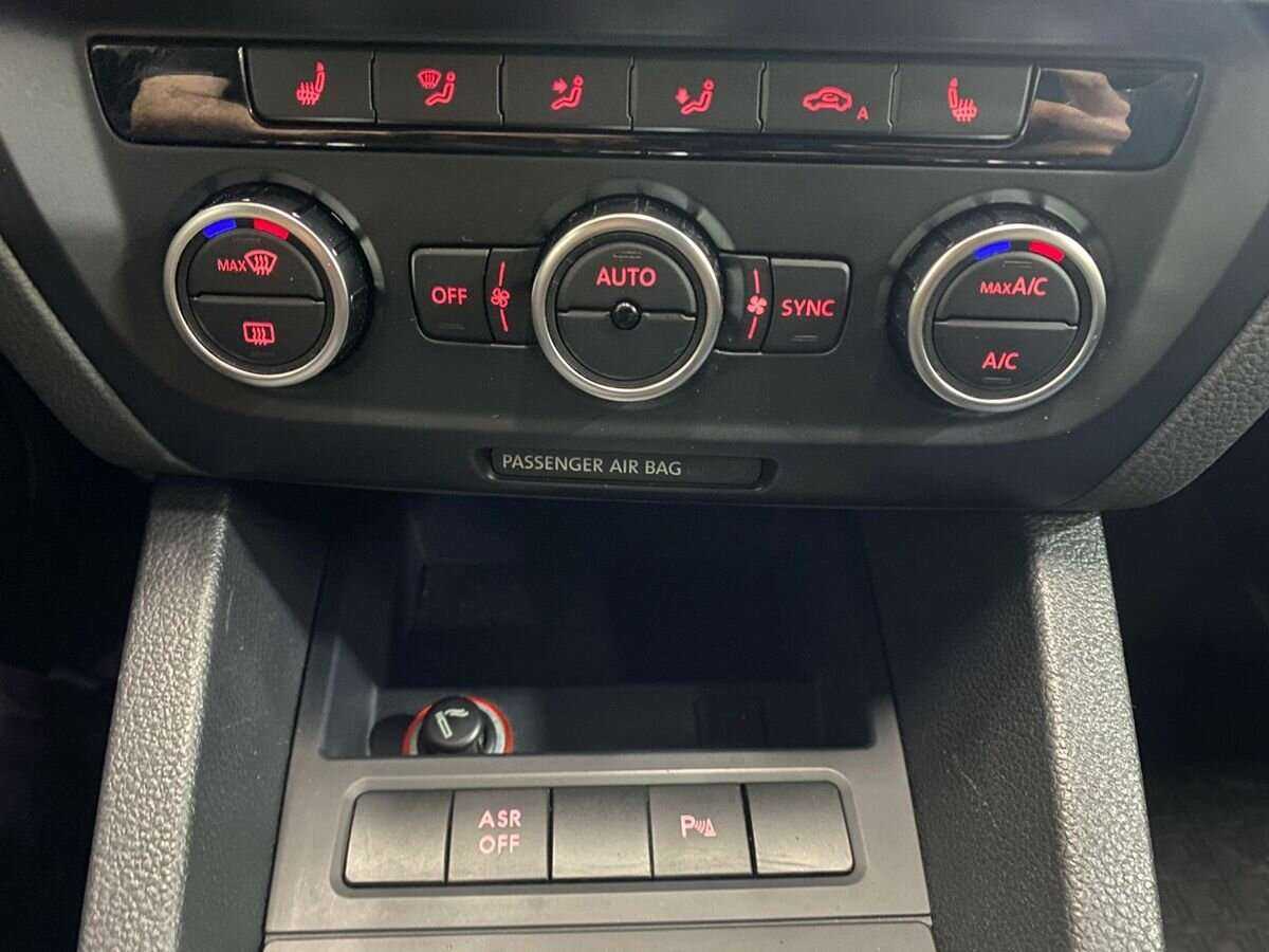 Volkswagen Jetta б/у, 2013, Механическая. Фото: #12