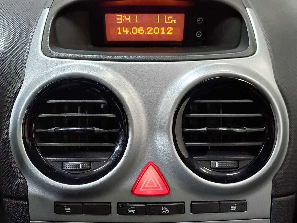 Опель Корса б/у, 2012, Механическая. Фото: #13