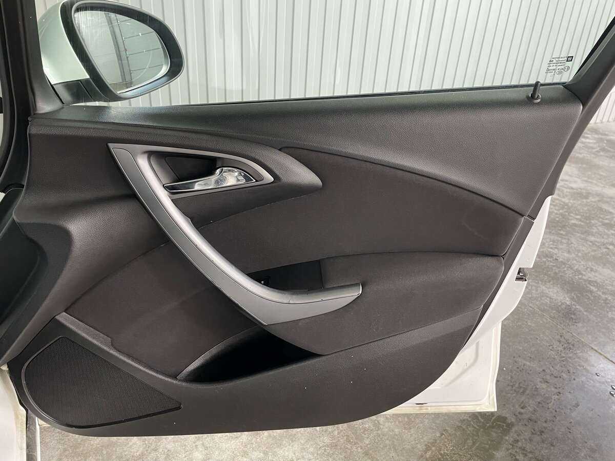 Опель Астра б/у, 2013, Автоматическая. Фото: #18