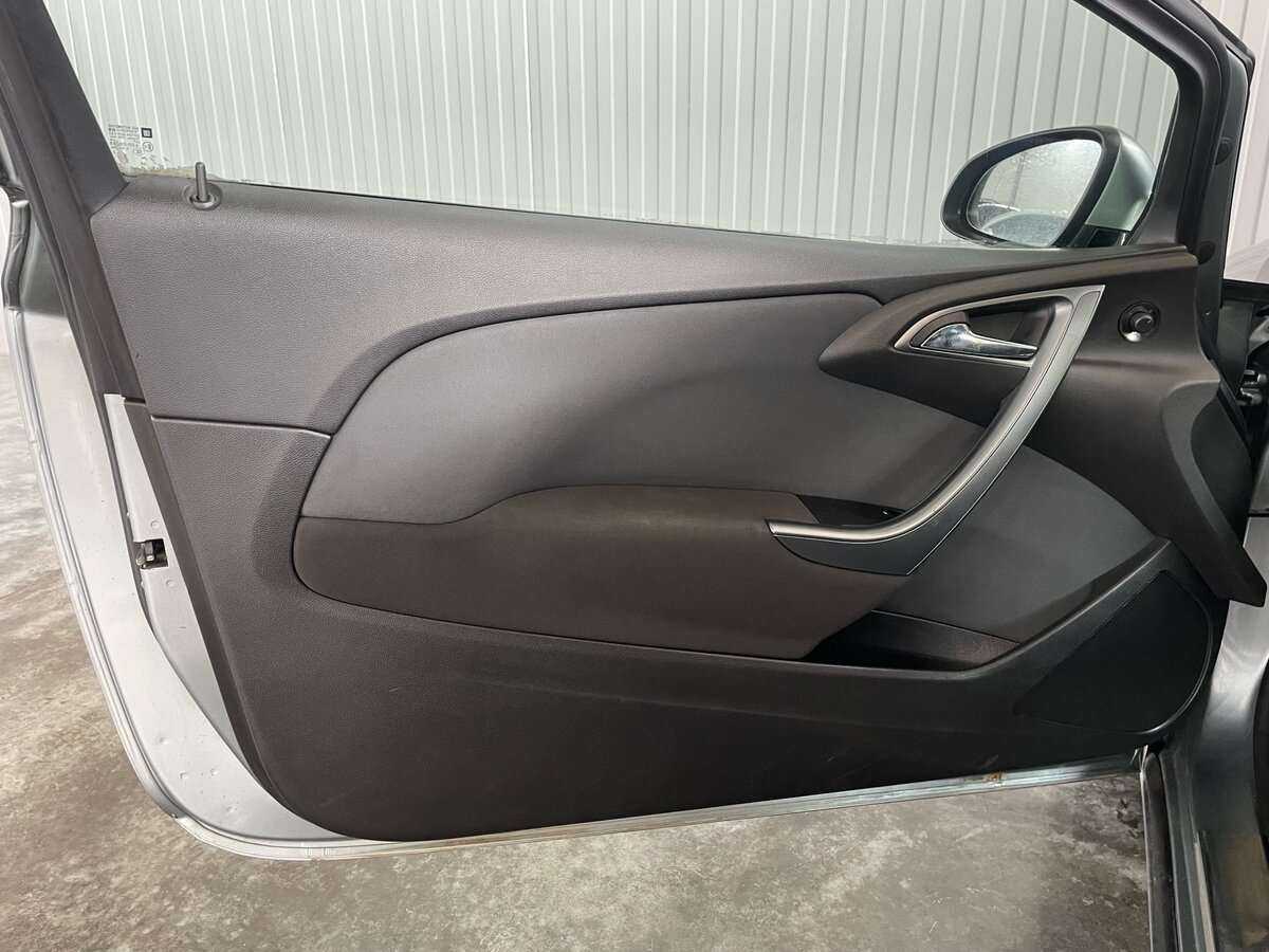 Опель Астра б/у, 2012, Механическая. Фото: #17