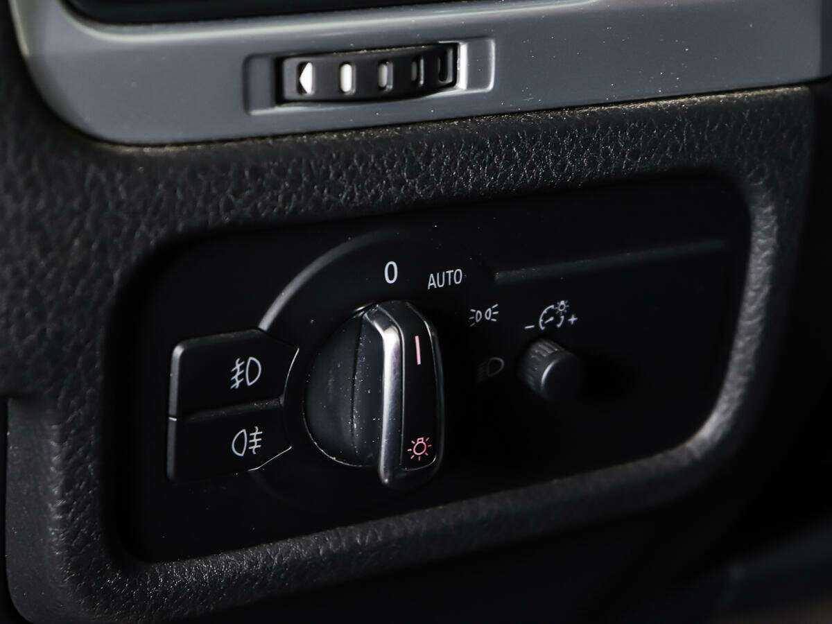 Volkswagen Touareg б/у, 2013, Автоматическая. Фото: #18