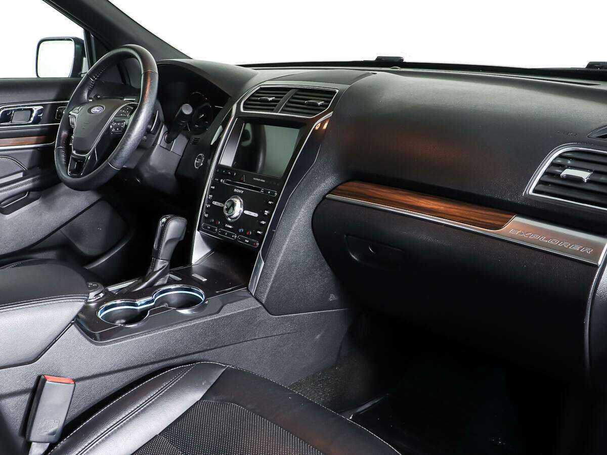 Ford Explorer б/у, 2017, Автоматическая. Фото: #9