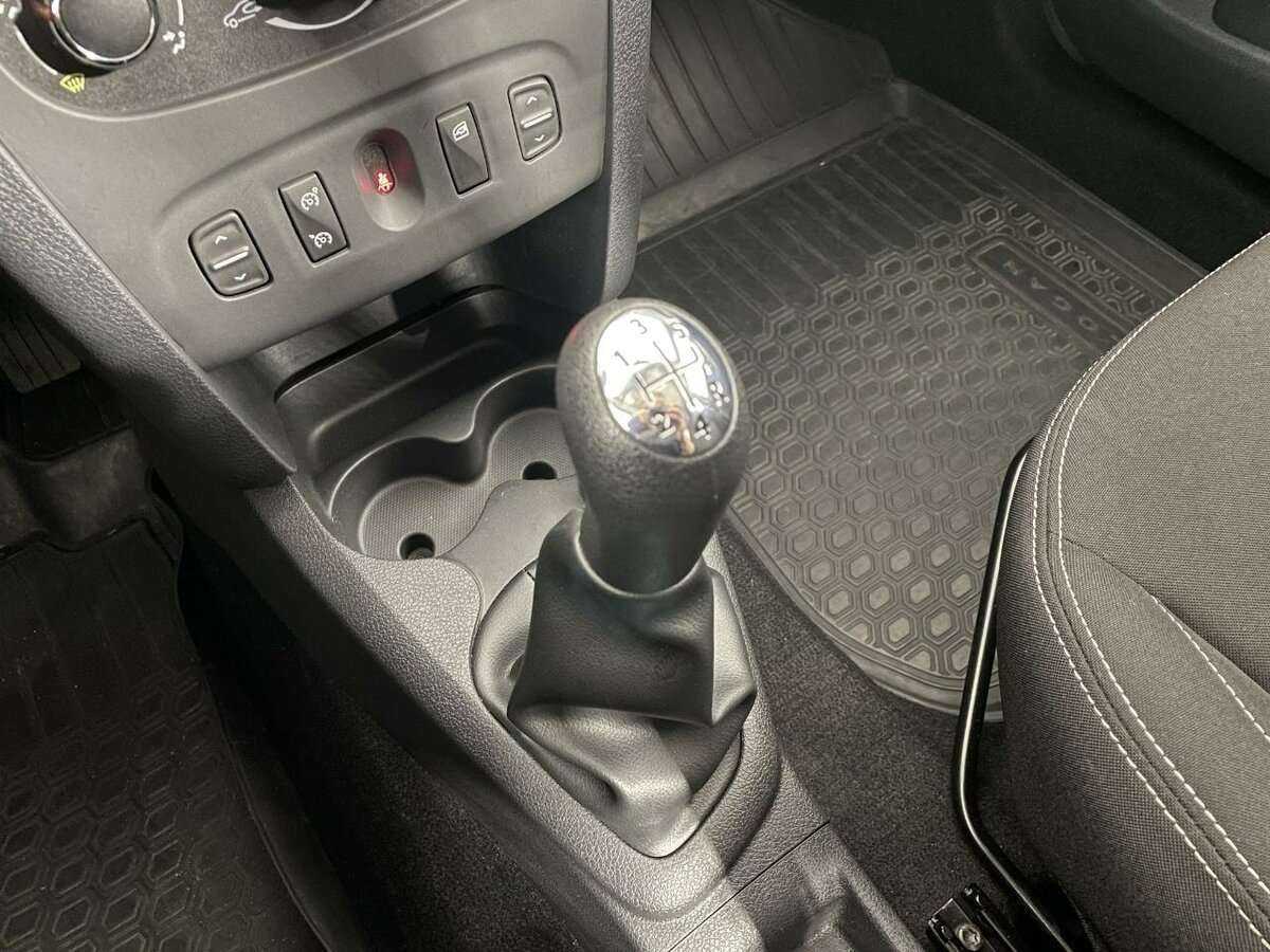 Рено Логан б/у, 2016, Механическая. Фото: #12