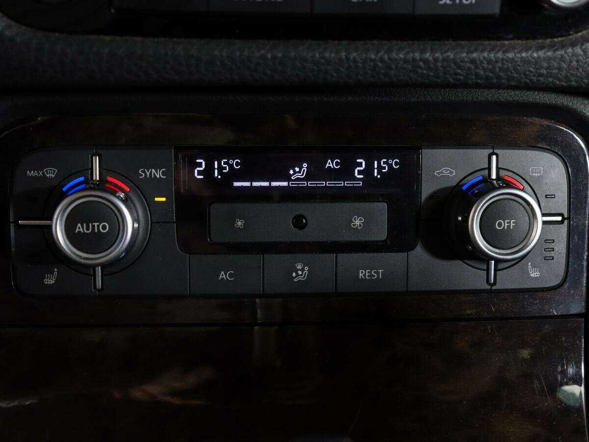 Volkswagen Touareg б/у, 2012, Автоматическая. Фото: #24