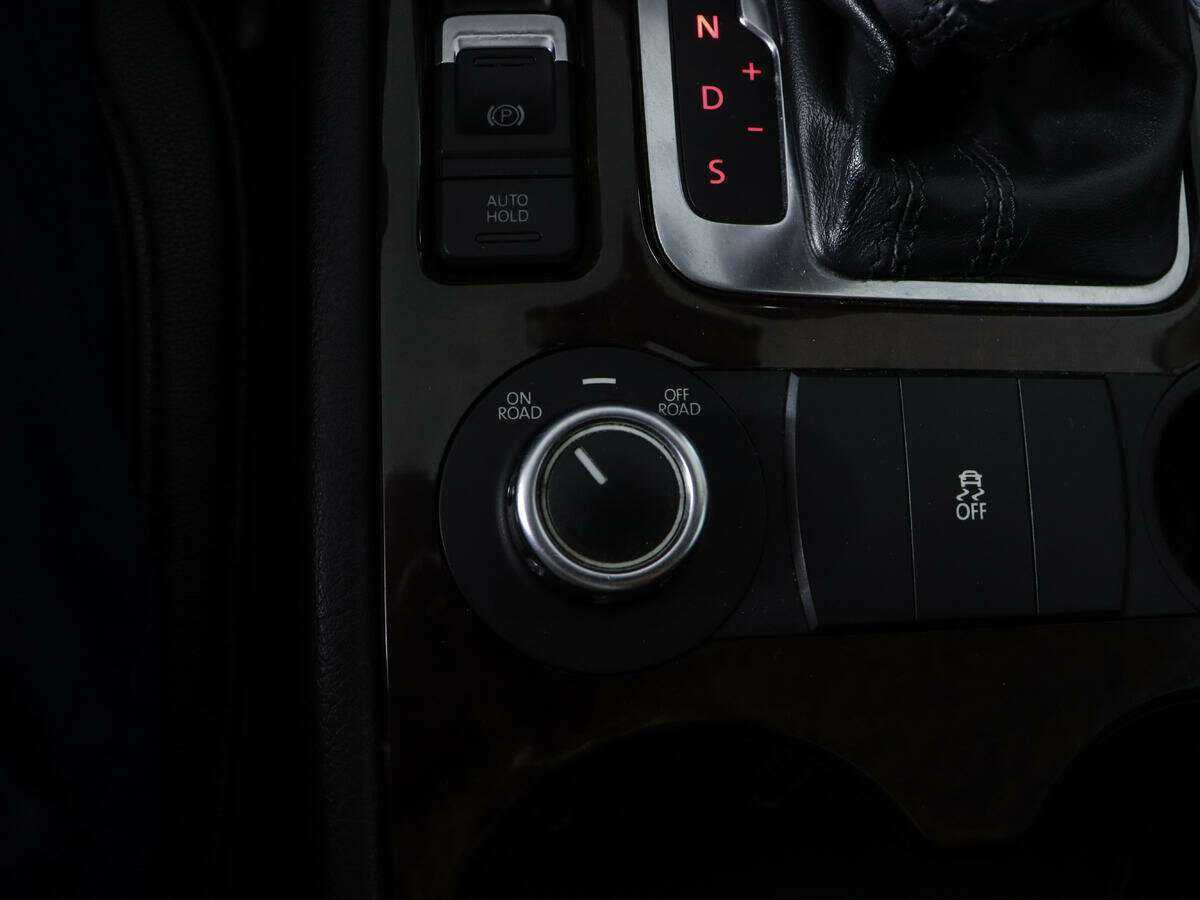 Volkswagen Touareg б/у, 2012, Автоматическая. Фото: #26