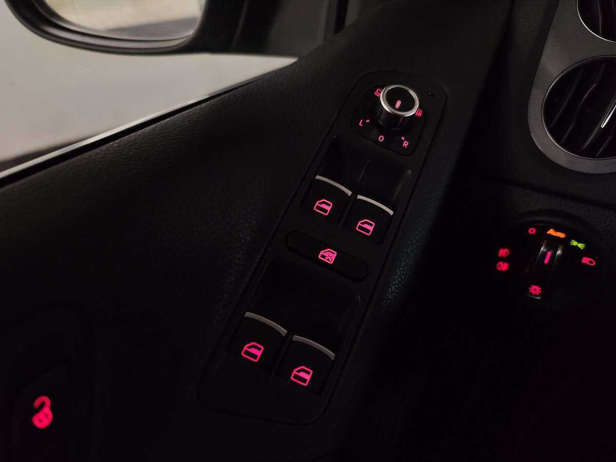 Volkswagen Tiguan б/у, 2012, Автоматическая. Фото: #18