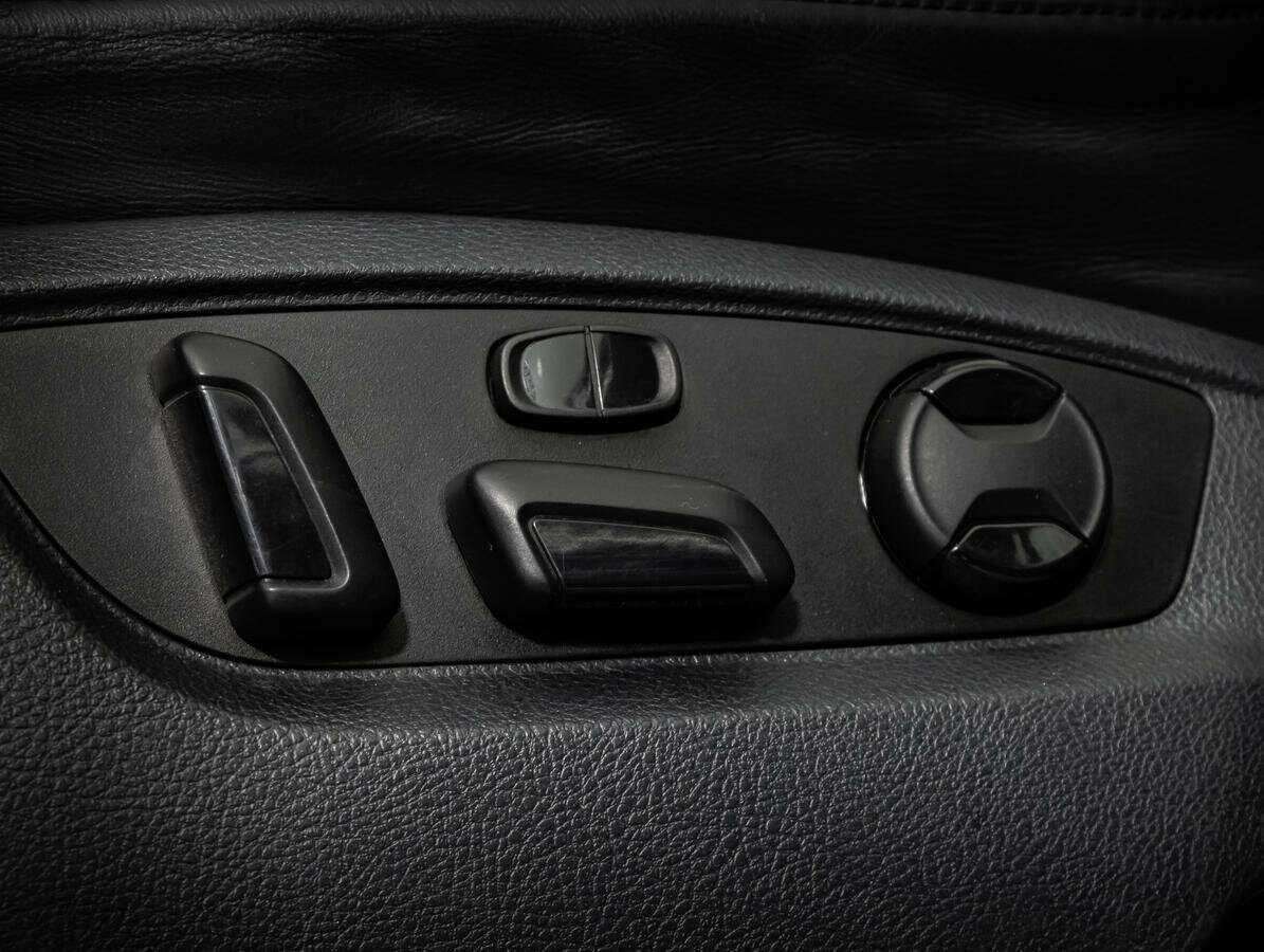 Volkswagen Touareg б/у, 2012, Автоматическая. Фото: #17