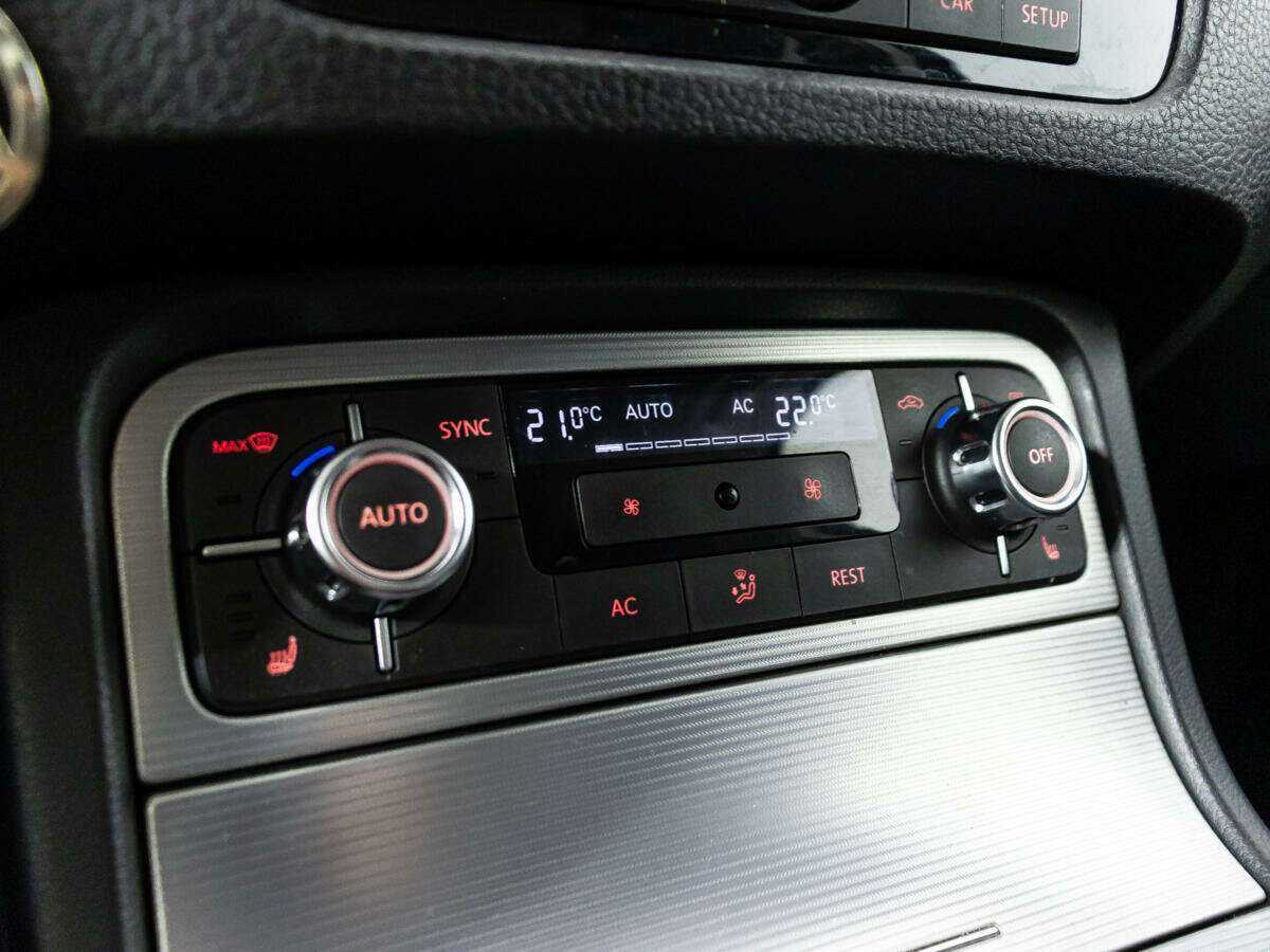 Volkswagen Touareg б/у, 2012, Автоматическая. Фото: #19