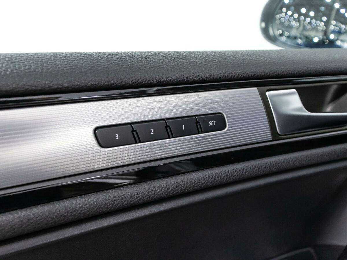 Volkswagen Touareg б/у, 2012, Автоматическая. Фото: #20