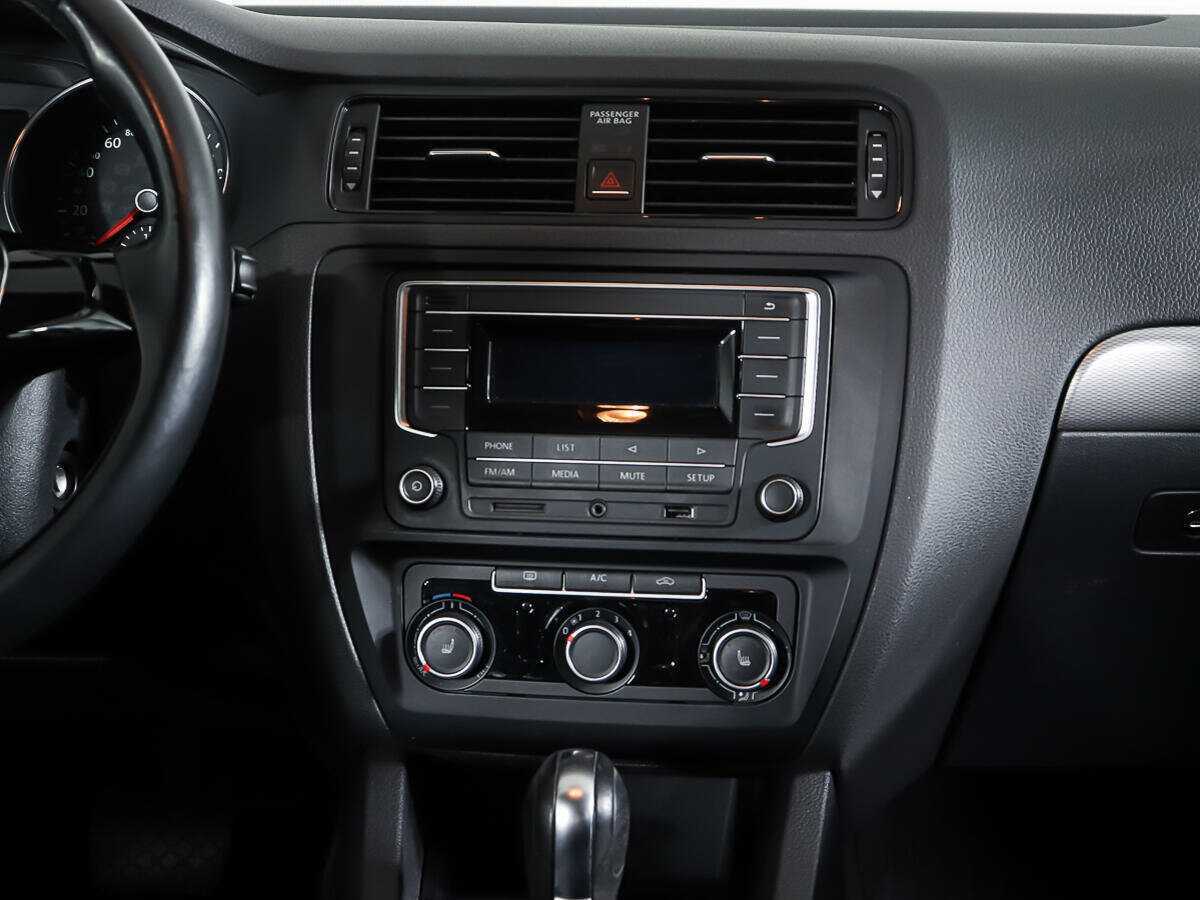 Volkswagen Jetta б/у, 2016, Автоматическая. Фото: #5