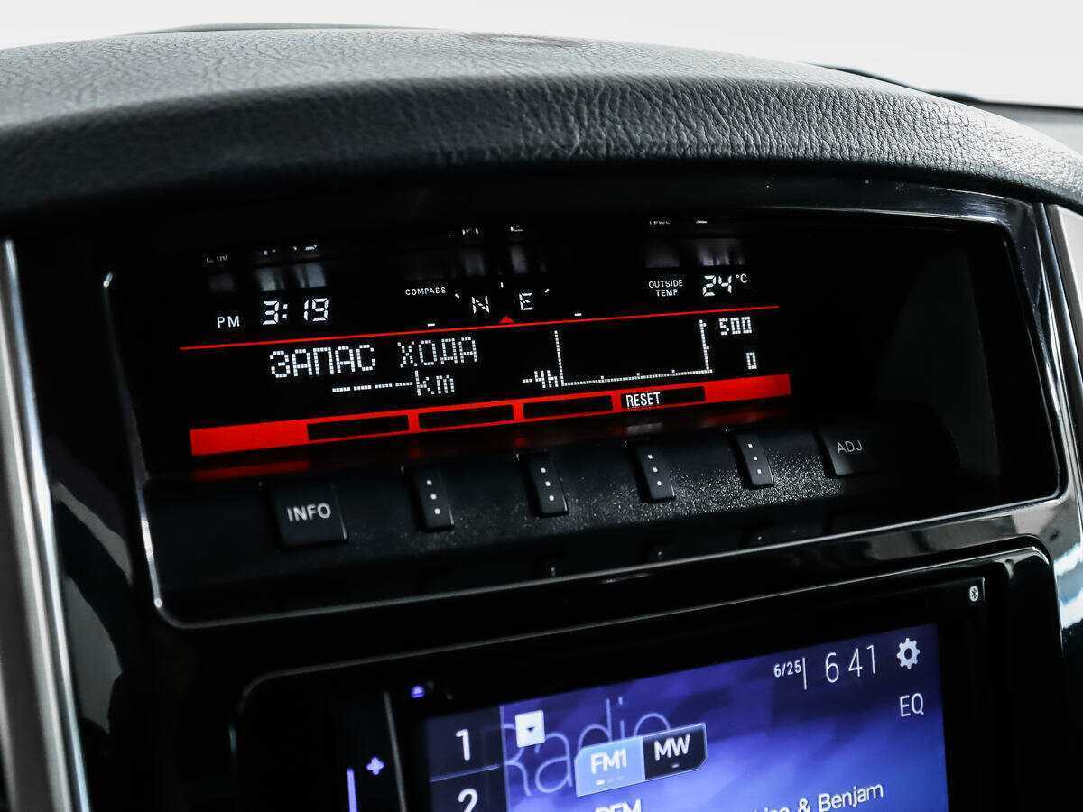 Митсубиши Паджеро б/у, 2015, Автоматическая. Фото: #14