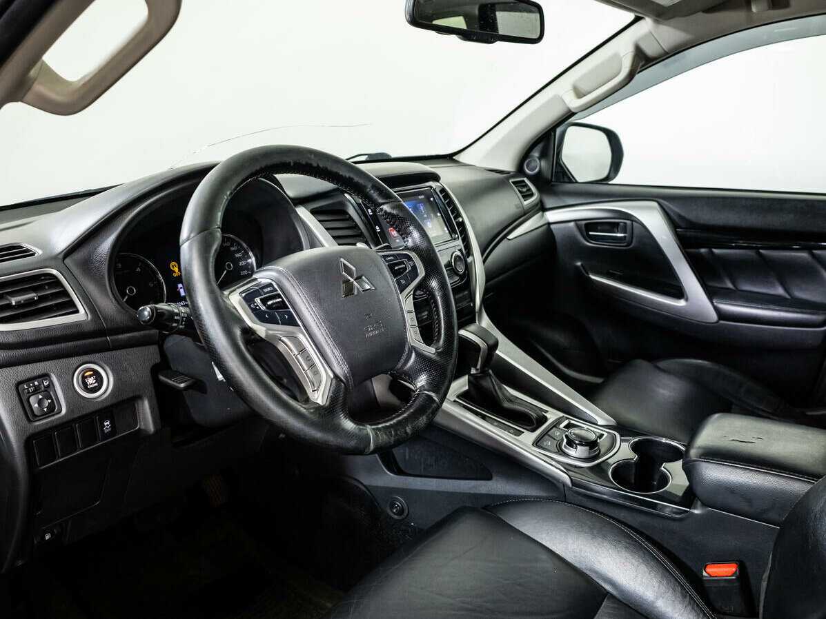 Митсубиши Паджеро Спорт б/у, 2018, Автоматическая. Фото: #10