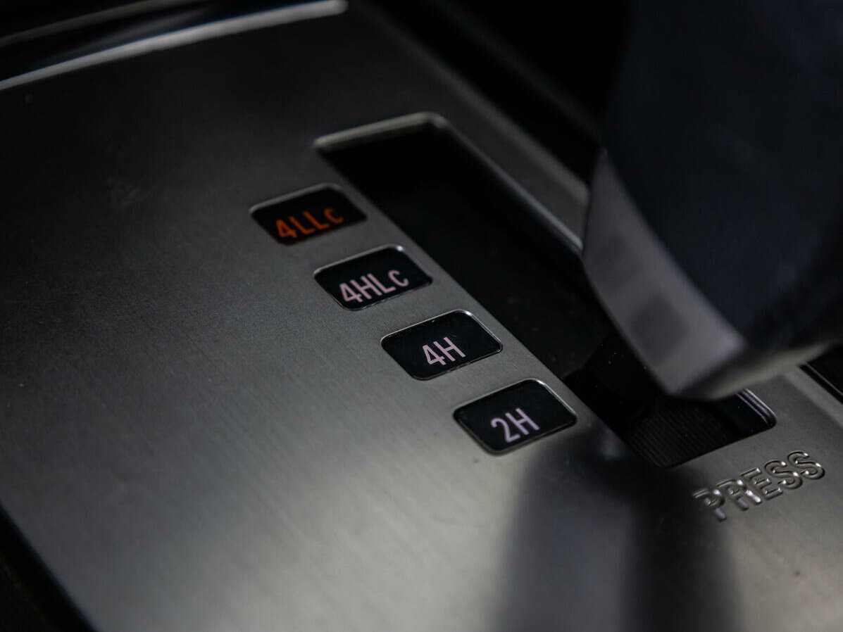 Митсубиши Паджеро б/у, 2015, Автоматическая. Фото: #15