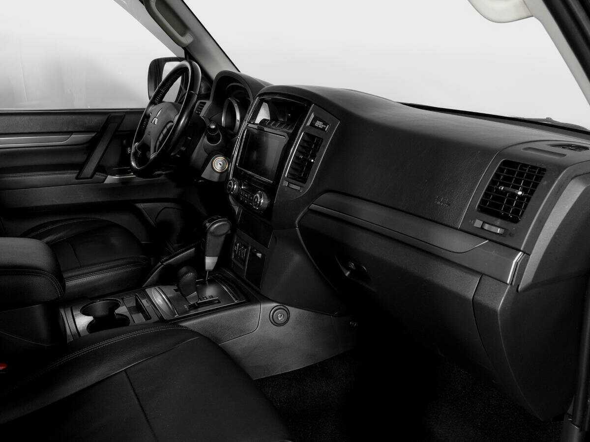 Митсубиши Паджеро б/у, 2017, Автоматическая. Фото: #8