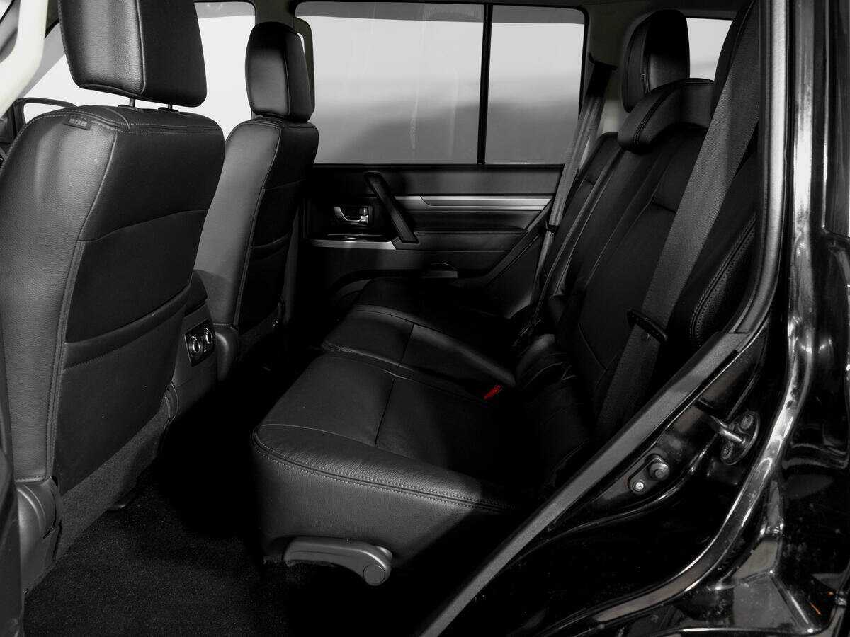 Митсубиши Паджеро б/у, 2017, Автоматическая. Фото: #9