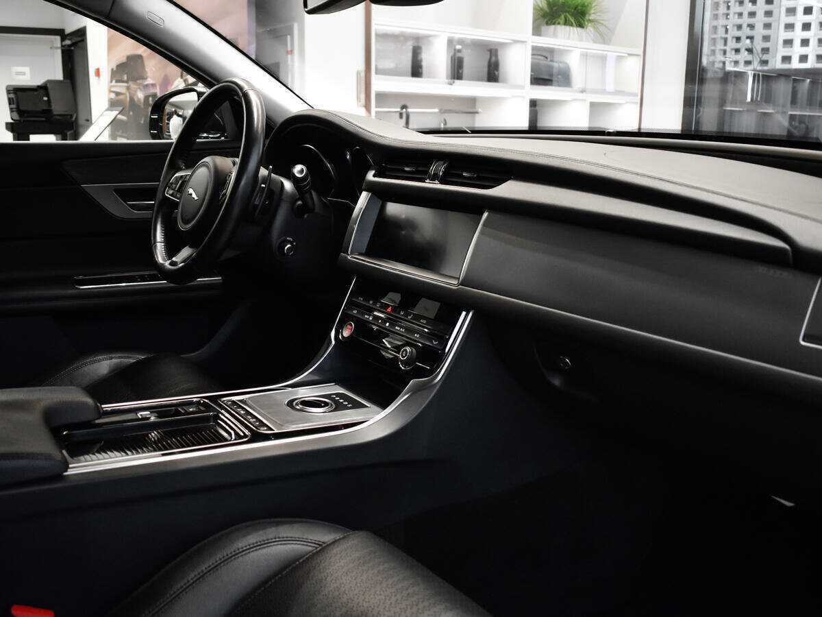 Jaguar XF б/у, 2016, Автоматическая. Фото: #4