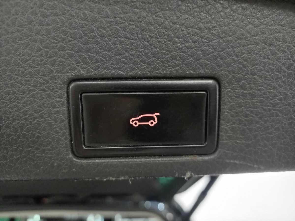 Volkswagen Touareg б/у, 2013, Автоматическая. Фото: #17