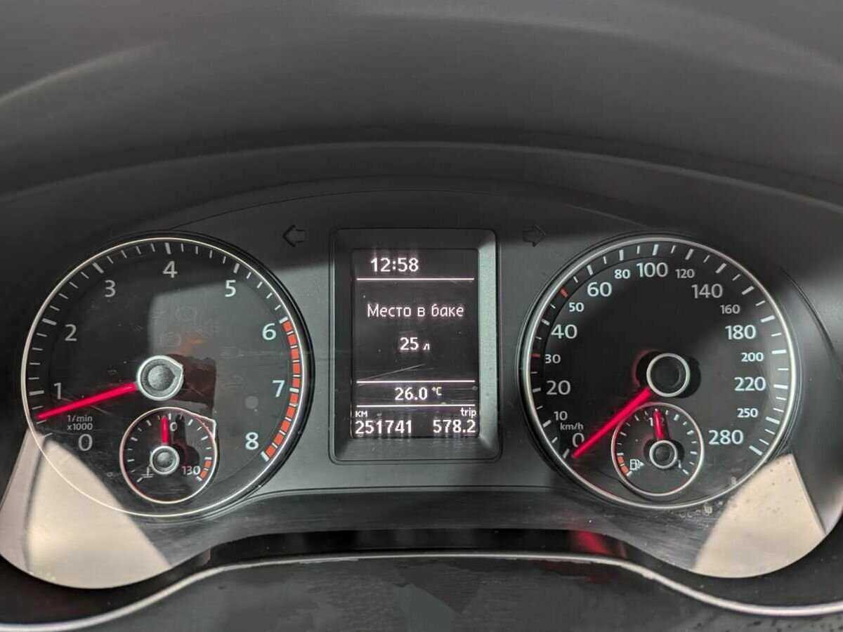 Volkswagen Jetta б/у, 2012, Механическая. Фото: #9