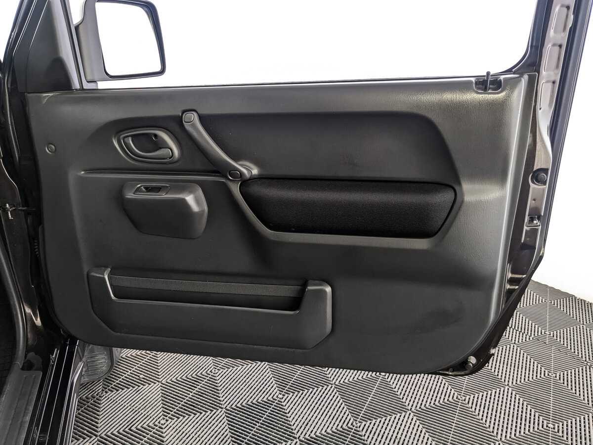 Suzuki Jimny б/у, 2017, Механическая. Фото: #18