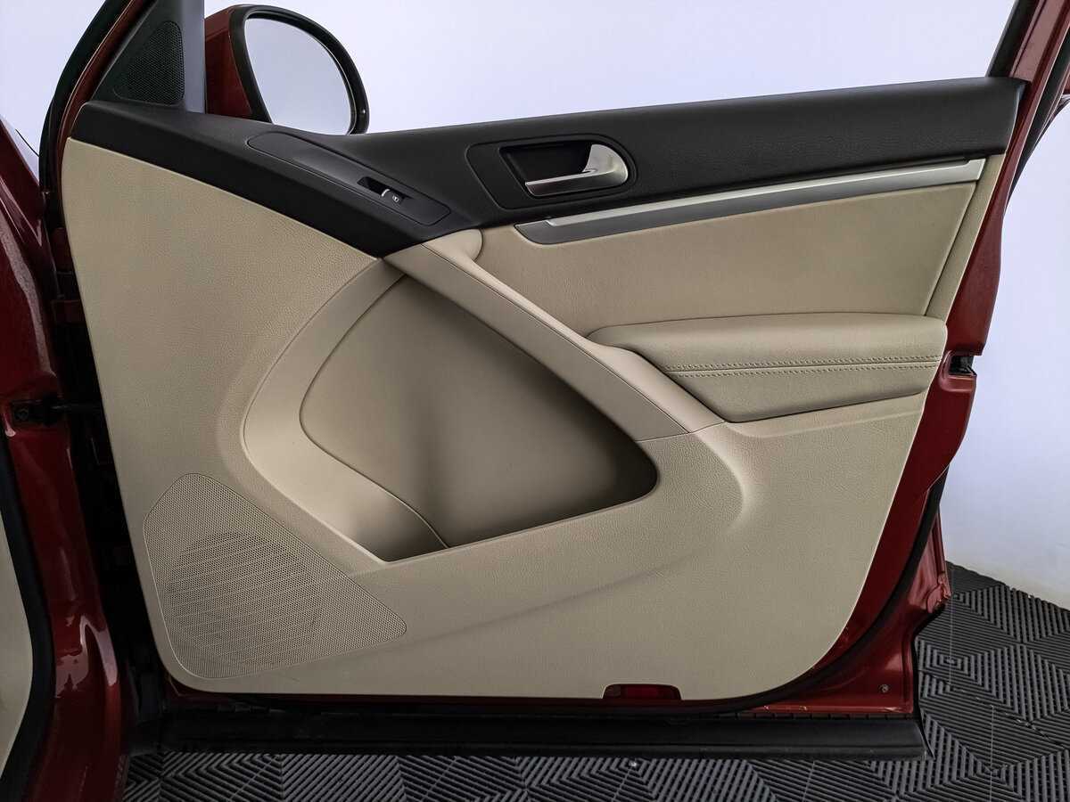 Volkswagen Tiguan б/у, 2014, Автоматическая. Фото: #20