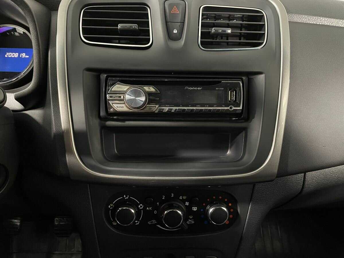 Рено Логан б/у, 2018, Механическая. Фото: #11