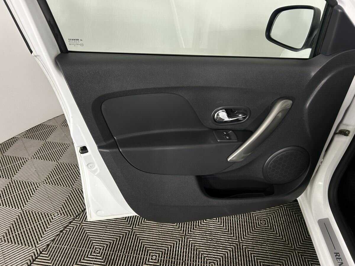 Рено Логан б/у, 2016, Автоматическая. Фото: #7