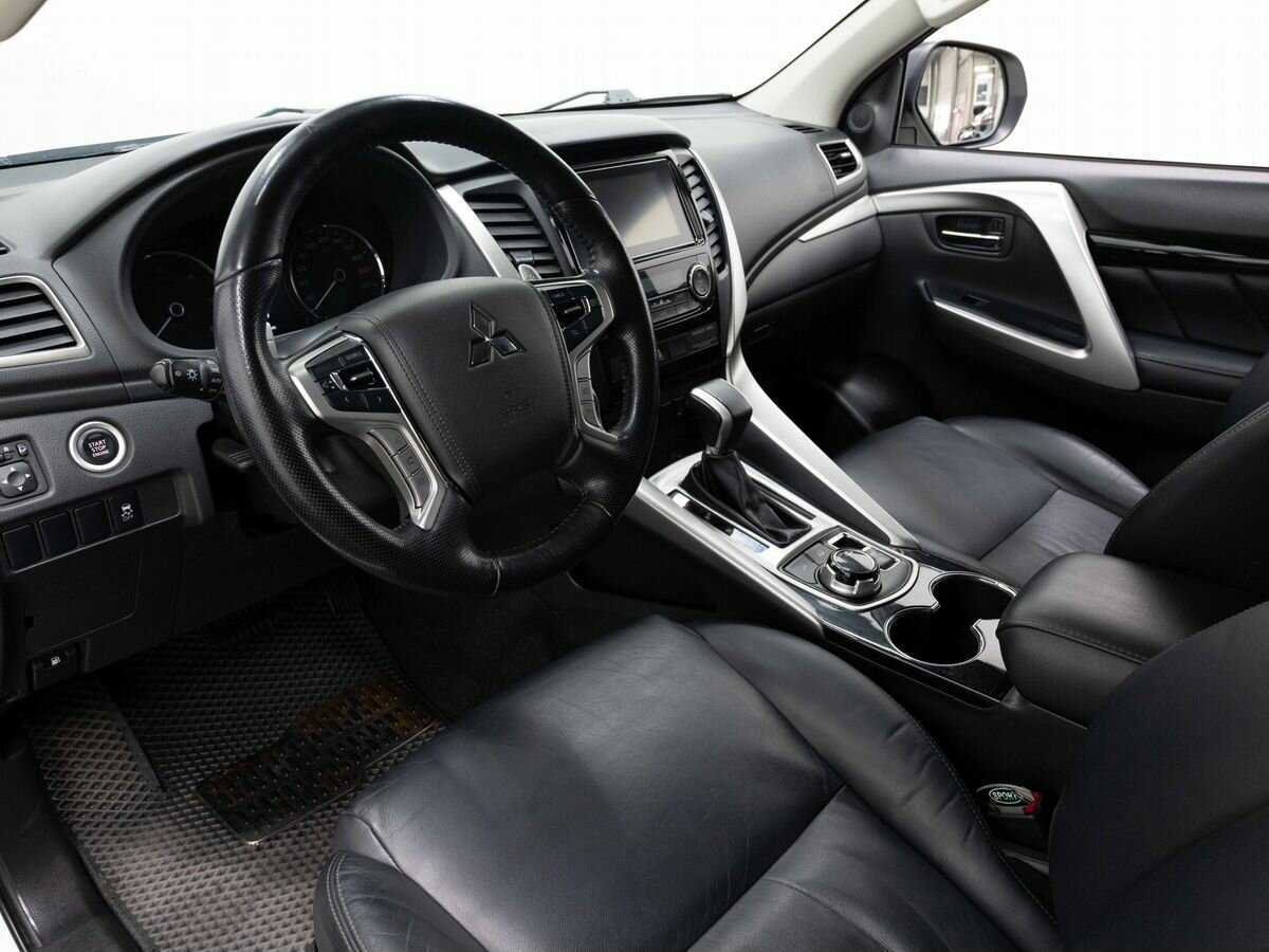 Митсубиши Паджеро Спорт б/у, 2017, Автоматическая. Фото: #6