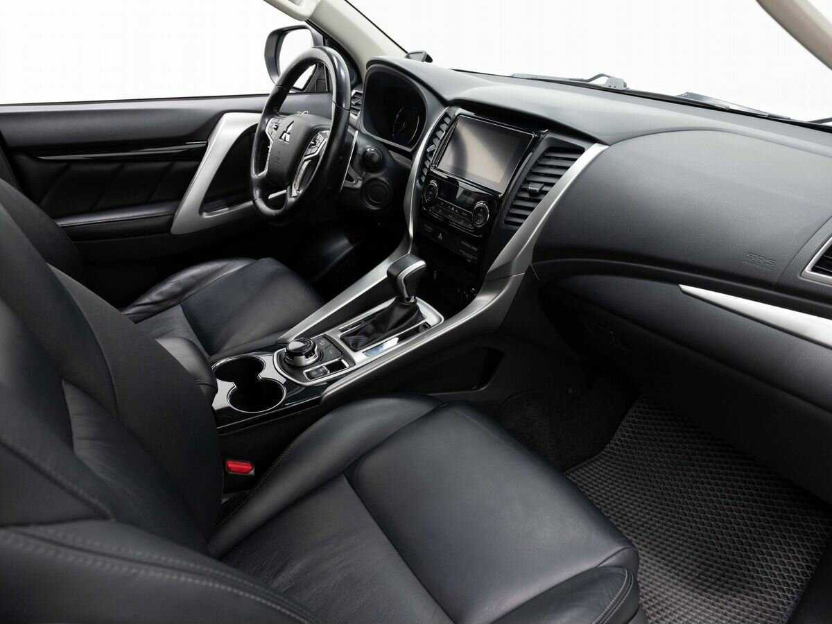 Митсубиши Паджеро Спорт б/у, 2017, Автоматическая. Фото: #10