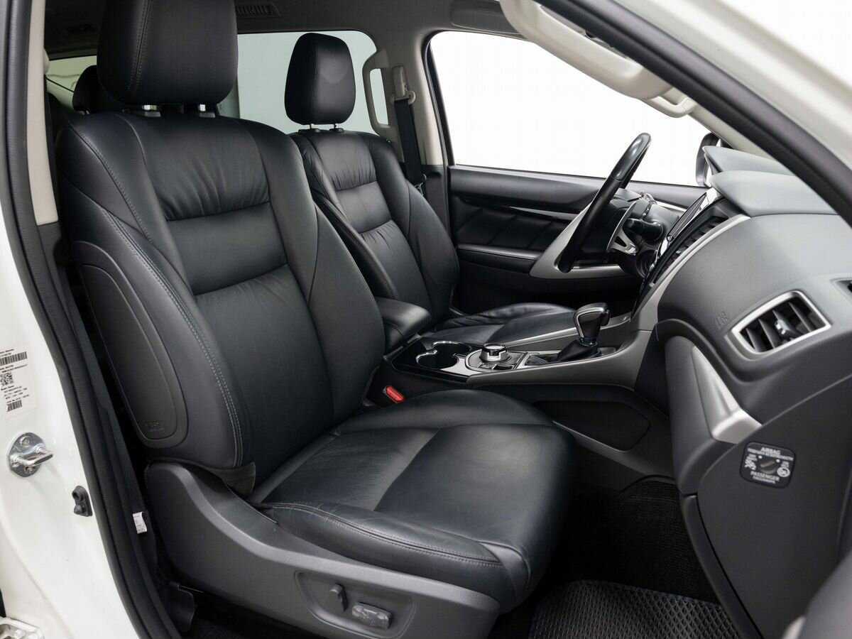 Митсубиши Паджеро Спорт б/у, 2017, Автоматическая. Фото: #11