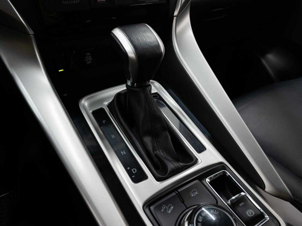 Митсубиши Паджеро Спорт б/у, 2017, Автоматическая. Фото: #22