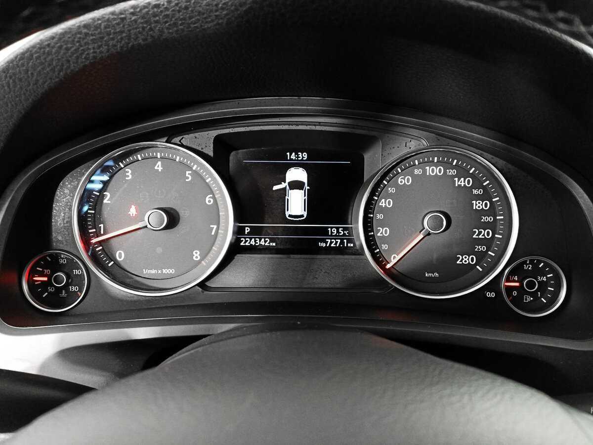 Volkswagen Touareg б/у, 2013, Автоматическая. Фото: #7