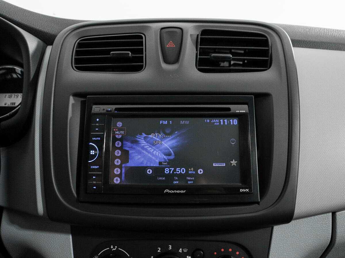 Рено Логан б/у, 2014, Механическая. Фото: #15