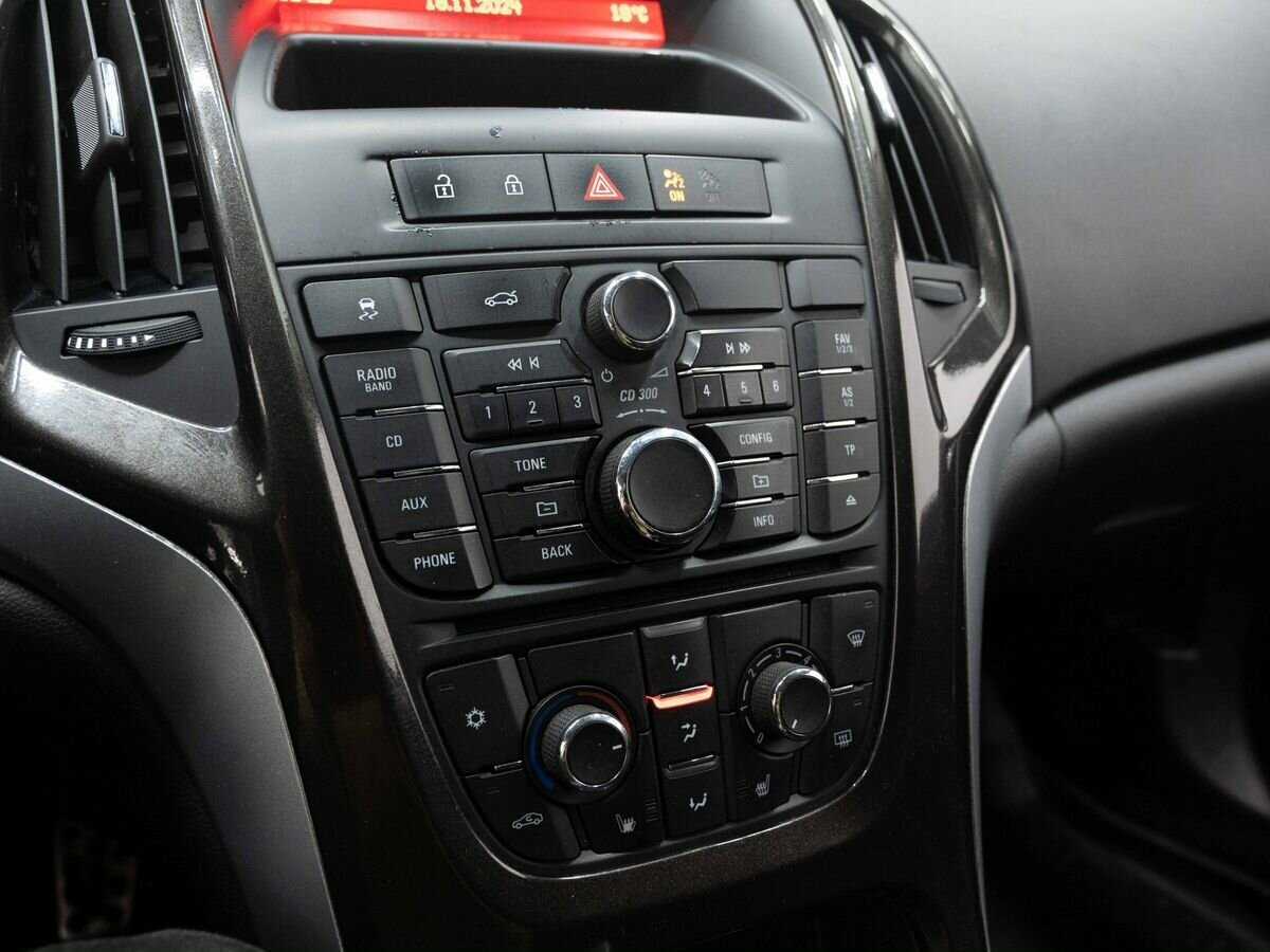 Опель Астра б/у, 2013, Механическая. Фото: #18