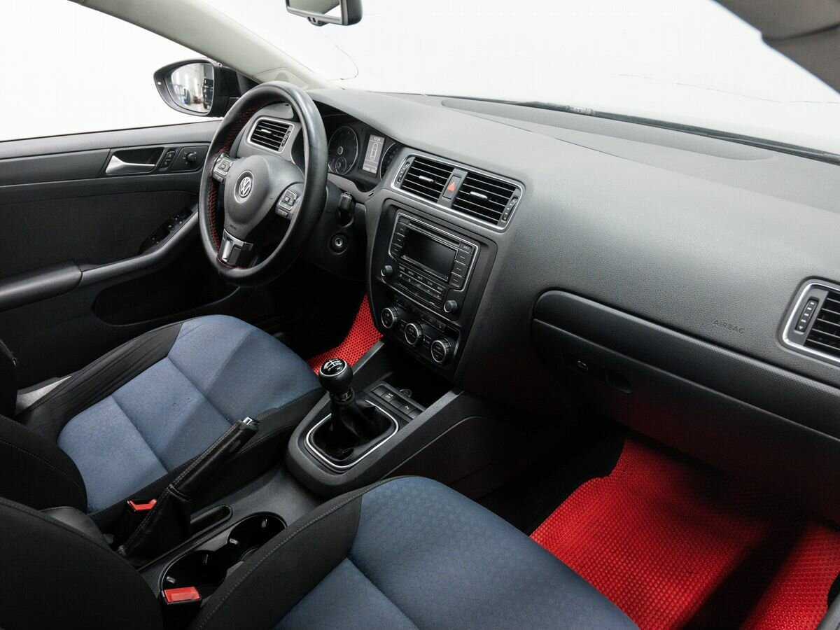 Volkswagen Jetta б/у, 2013, Механическая. Фото: #6